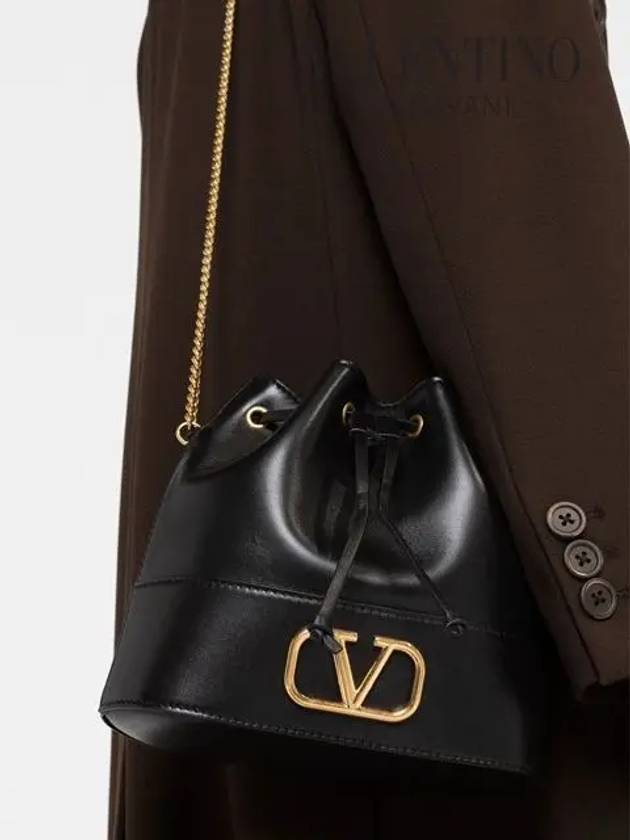 V Logo Signature Chain Napa Leather Bucket Bag Black - VALENTINO - BALAAN 10