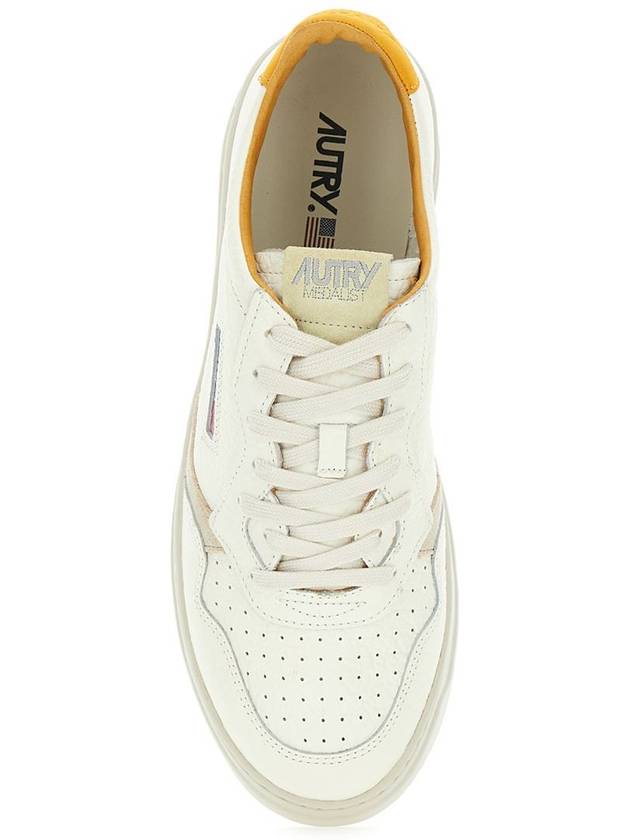 'Medalist Low' White Low Sneakers With Logo Patch And Contrasting Heel Pad In Leather Man - AUTRY - BALAAN 4