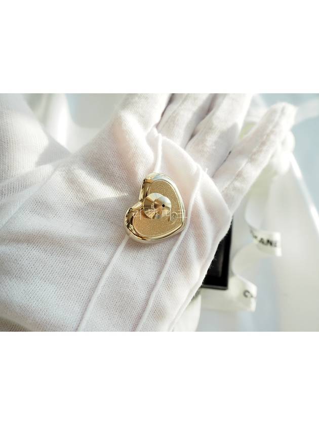 Double Heart Brooch Set White - CHANEL - BALAAN 6