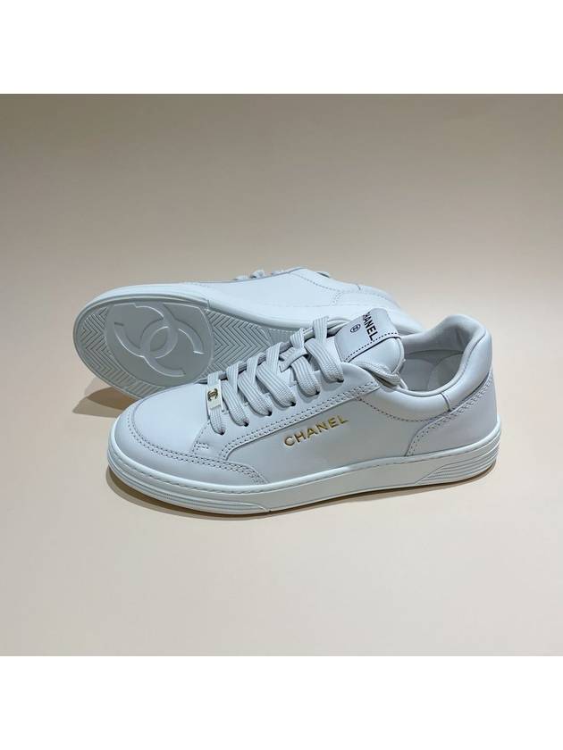 Gold logo lettering white sneakers G45085 - CHANEL - BALAAN 1