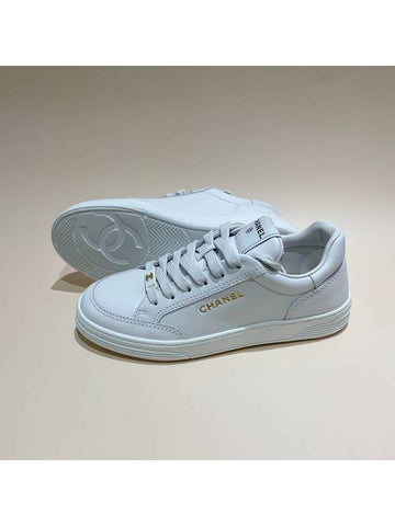 Gold logo lettering white sneakers G45085 - CHANEL - BALAAN 1