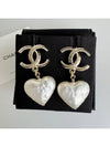 Women's CC Logo Heart Pearl Gold Earrings Pearly White - CHANEL - BALAAN 4