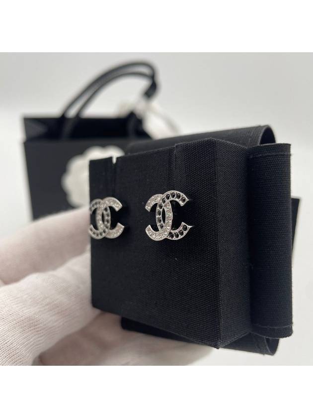 CC logo black white two tone earrings half AB8981 - CHANEL - BALAAN 5