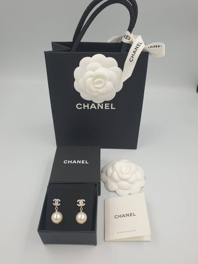 CC logo pearl earrings drop - CHANEL - BALAAN 5