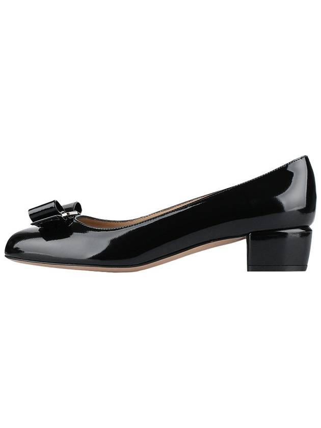 Vara Bow Patent Pumps Black - SALVATORE FERRAGAMO - BALAAN 4