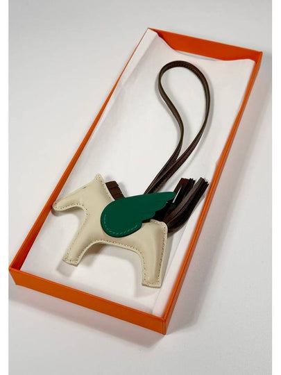 Rodeo Pegasus PM Charm Milo Swift Key Holder Craie - HERMES - BALAAN 2