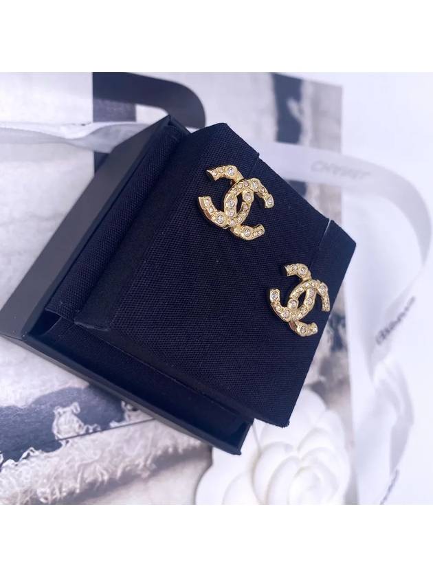 CC logo stud earrings gold - CHANEL - BALAAN 6