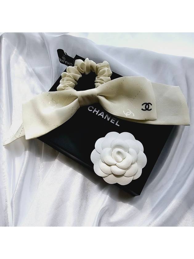 CC logo ribbon hair scrunchie silk scrunch tripe band tie white ivory AAA374 - CHANEL - BALAAN 6