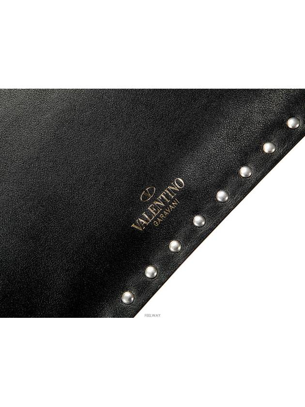 Rockstud Leather Clutch Bag Black - VALENTINO - BALAAN 6