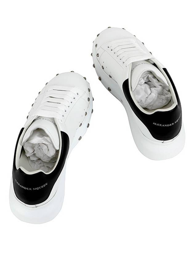 Studded Oversole Low-Top Sneakers White Black - ALEXANDER MCQUEEN - BALAAN 7