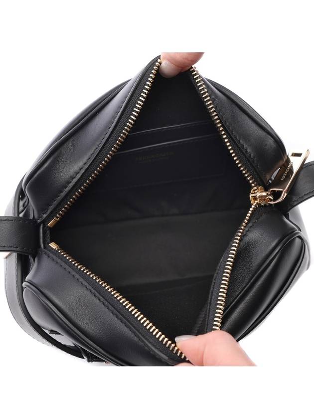 Calfskin Leather Camera Shoulder Bag Black - SALVATORE FERRAGAMO - BALAAN 7