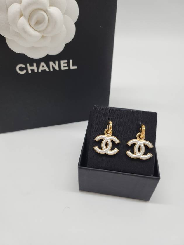 CC logo drop earrings gold white - CHANEL - BALAAN 8