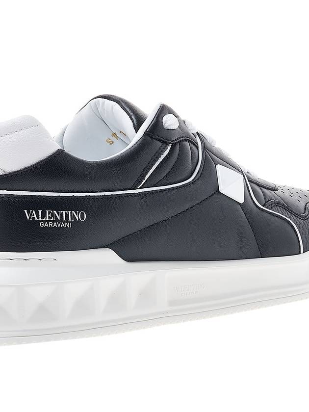 Men's One-Studded Leather Low-Top Sneakers Black - VALENTINO - BALAAN 11