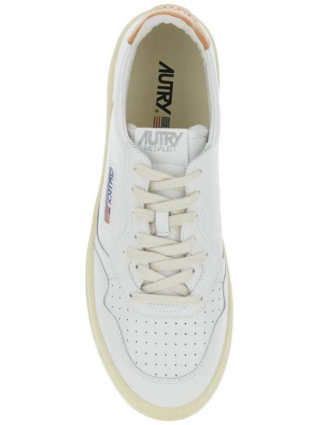 'Medalist Low' White Sneakers With Contrasting Heel Tab In Leather Man - AUTRY - BALAAN 4