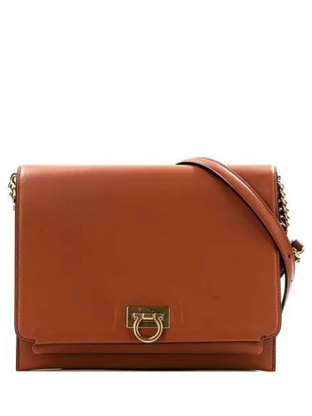 Gancini Trifolio Flap Leather Shoulder Bag Brown - SALVATORE FERRAGAMO - BALAAN 2