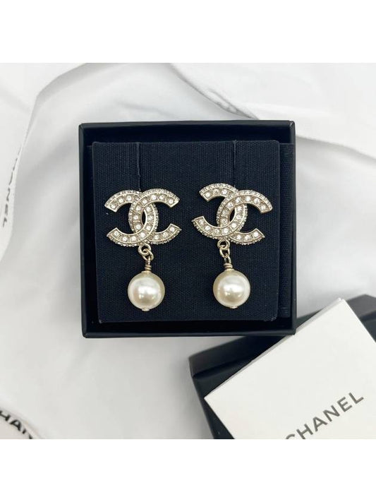 CC Metal Logo Pearl Earrings Gold - CHANEL - BALAAN 2