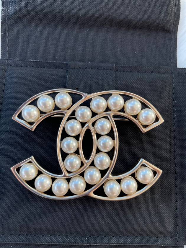 Brooch Metal Glass Pearls & Gold Pearly White - CHANEL - BALAAN 4