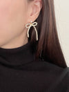 Tie A Bow Pearl Earrings - ELYONA - BALAAN 3