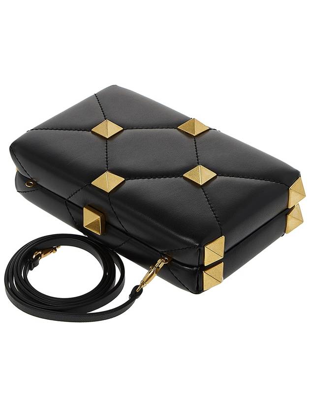 Roman Studded Leather Clutch Bag Black - VALENTINO - BALAAN 5