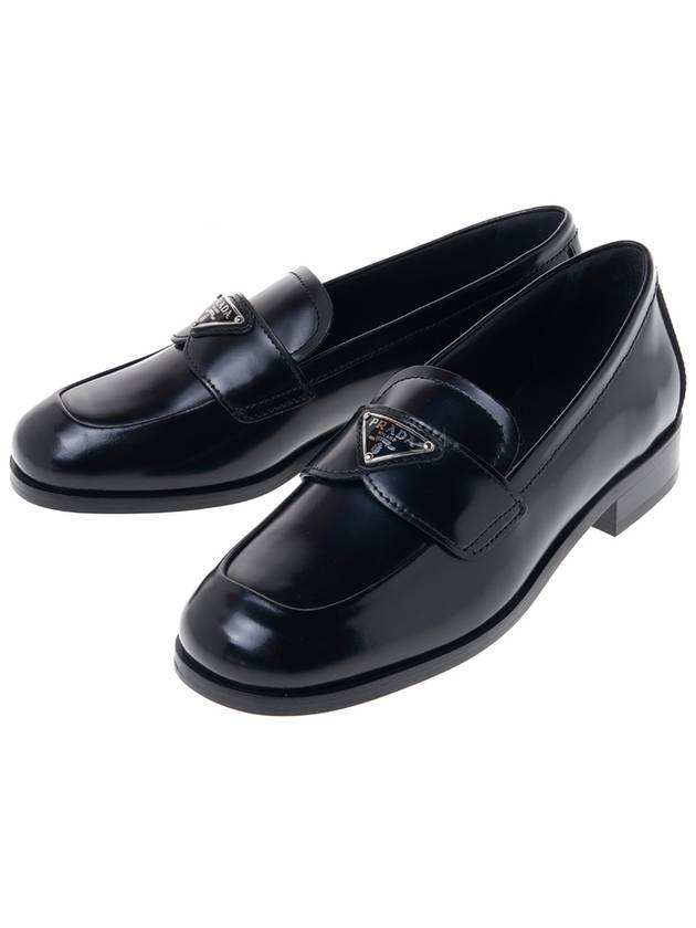 brushed triangle logo leather loafers black - PRADA - BALAAN.