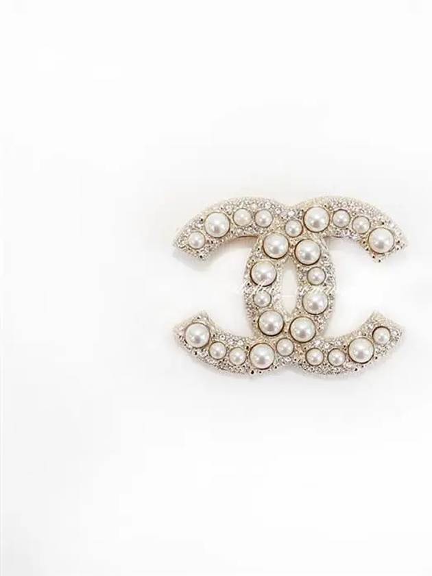 Classic CC Logo Pearl Crystal Brooch Gold - CHANEL - BALAAN 3