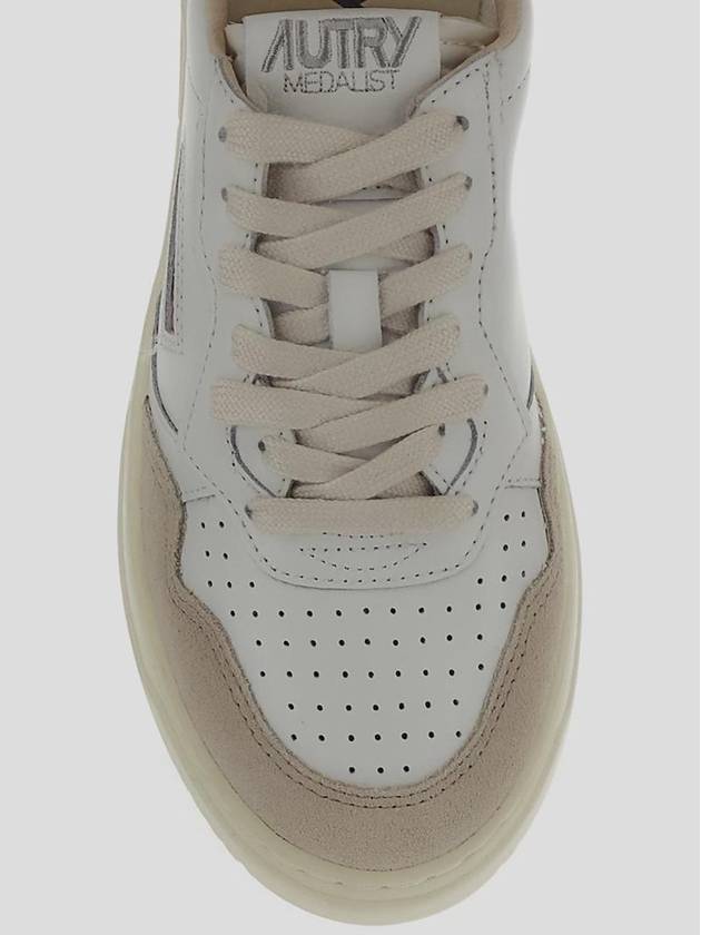 Women's Medalist Leather Low Top Sneakers White Beige - AUTRY - BALAAN 5