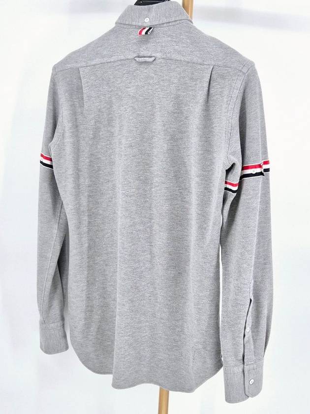 Three Stripes Armband PK Shirt Gray Size 2 - THOM BROWNE - BALAAN 2