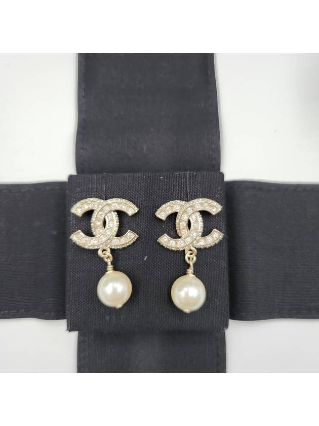 CC Metal Logo Pearl Earrings Gold - CHANEL - BALAAN 2