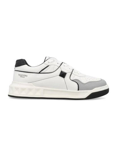 Stud Low Top Sneakers White - VALENTINO - BALAAN 1