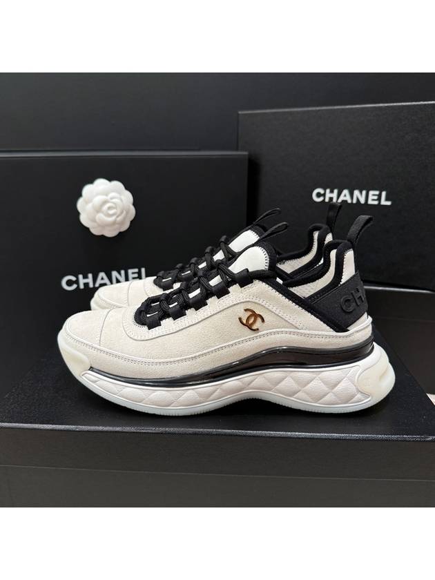 Women's mixed fiber sneakers suede white gold CC - CHANEL - BALAAN 5