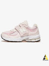 Kids 2002 Low Top Sneakers Pink - NEW BALANCE - BALAAN 2