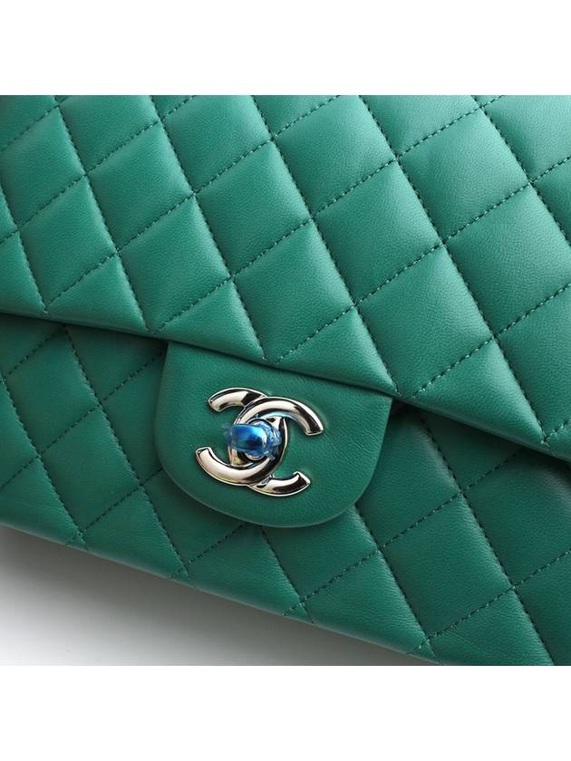 Classic medium green silver shoulder bag number 22 - CHANEL - BALAAN 6