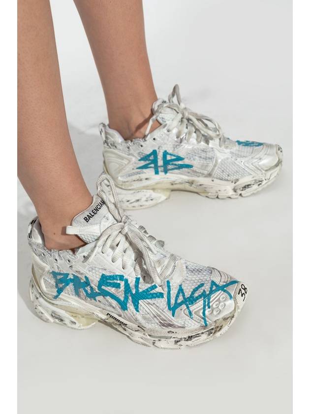 Runner Graffiti Low Top Sneakers White - BALENCIAGA - BALAAN 3