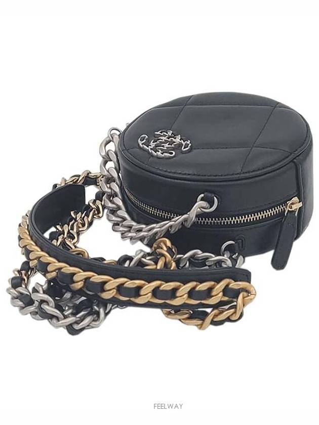 women cross bag - CHANEL - BALAAN 4