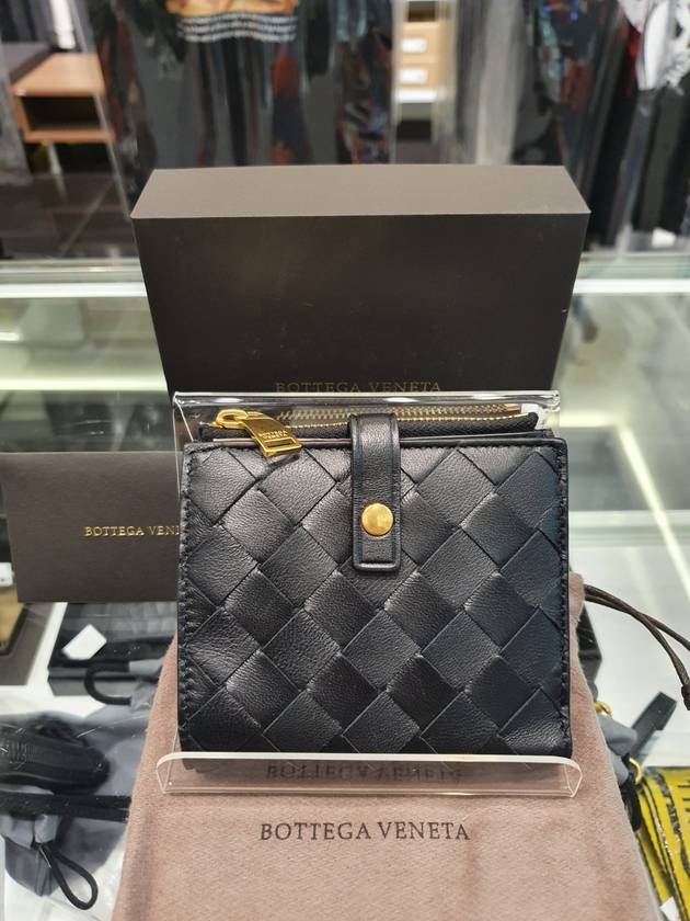 Intrecciato Folder Zipper Halfwallet Black - BOTTEGA VENETA - BALAAN.