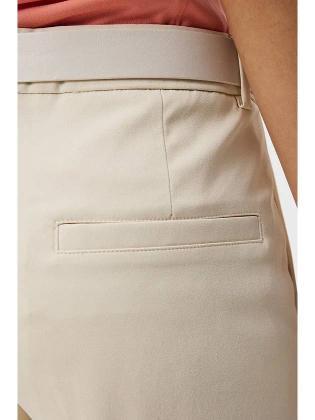 Gwen Shorts Almond Milk - J.LINDEBERG - BALAAN 7