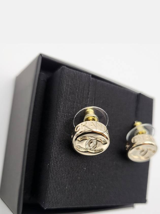 CC logo women s stud gold earrings ABE860 - CHANEL - BALAAN 7