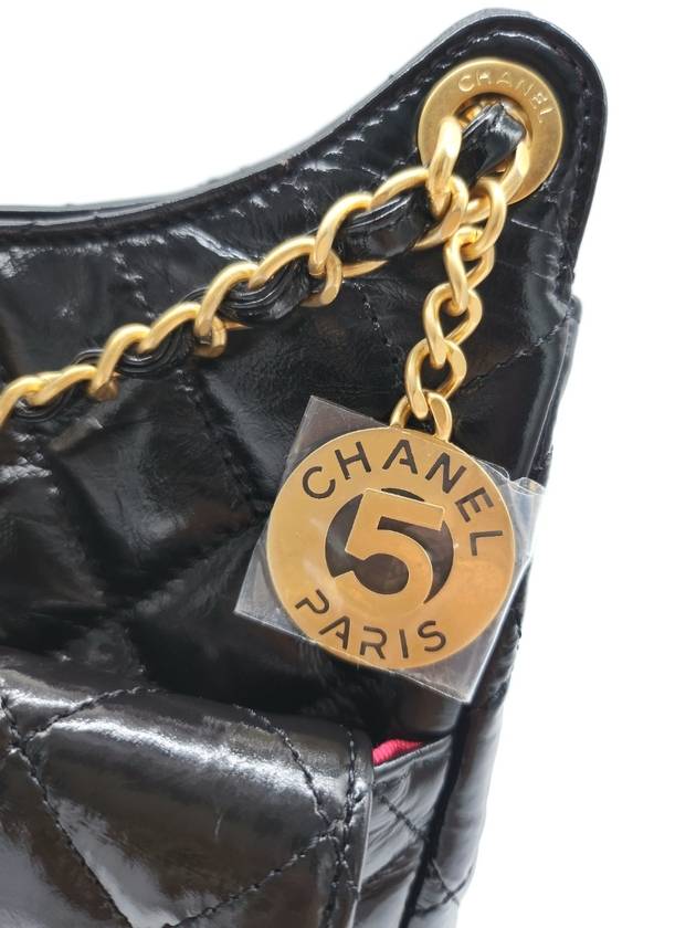 Hobo Handbag Shiny Crumpled Calfskin Gold Black - CHANEL - BALAAN 7