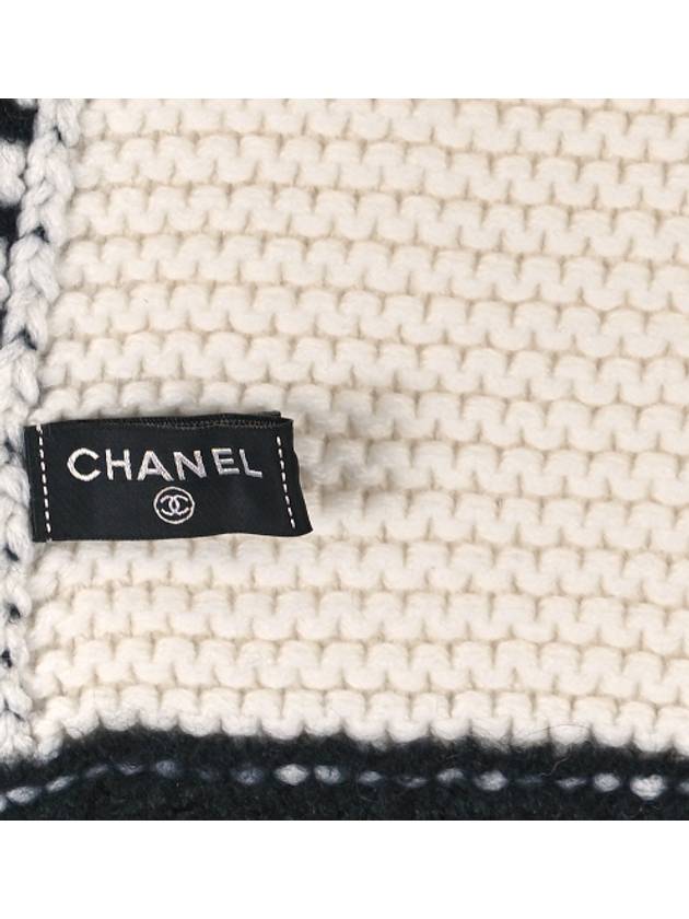 23A Women Cashmere Muffler White Black AA9202 - CHANEL - BALAAN 3