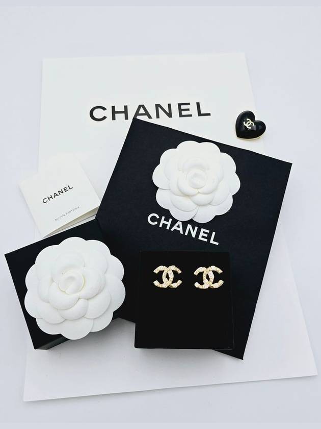 CC logo stud earrings gold - CHANEL - BALAAN 3