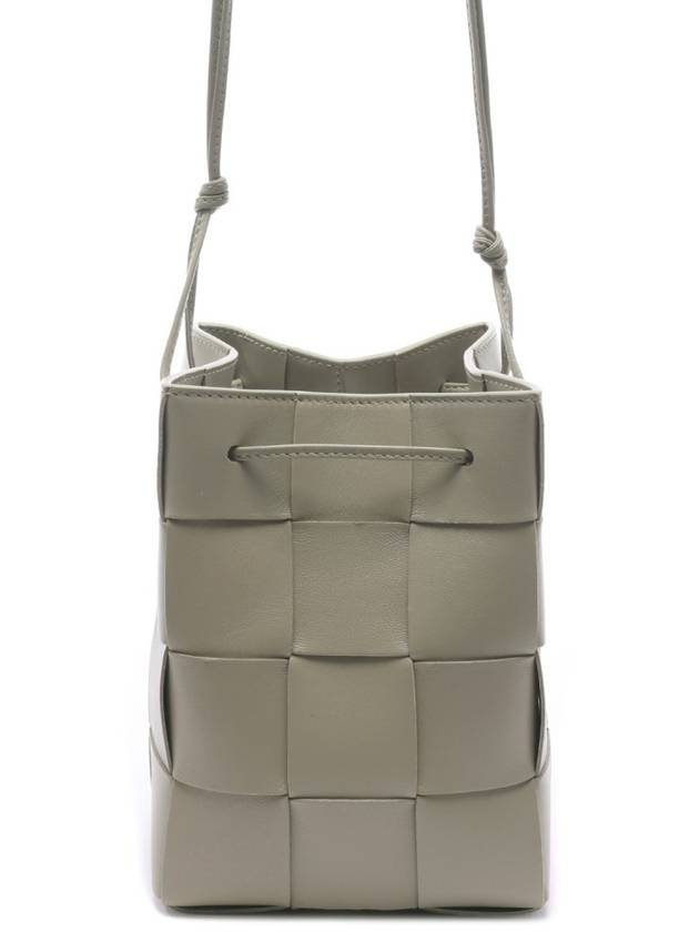 Intrecciato Cassette Small Bucket Bag Travertine - BOTTEGA VENETA - BALAAN 3