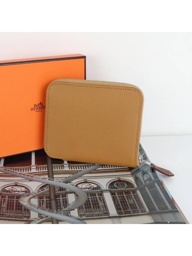 PORTEFEUILLE SILK IN COMPACT Zipper Half Wallet Caramel H085263CK AB - HERMES - BALAAN 2