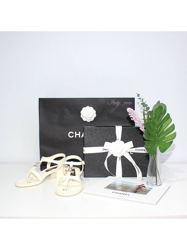 Women s CC Logo Quilted Sandals White - CHANEL - BALAAN 2