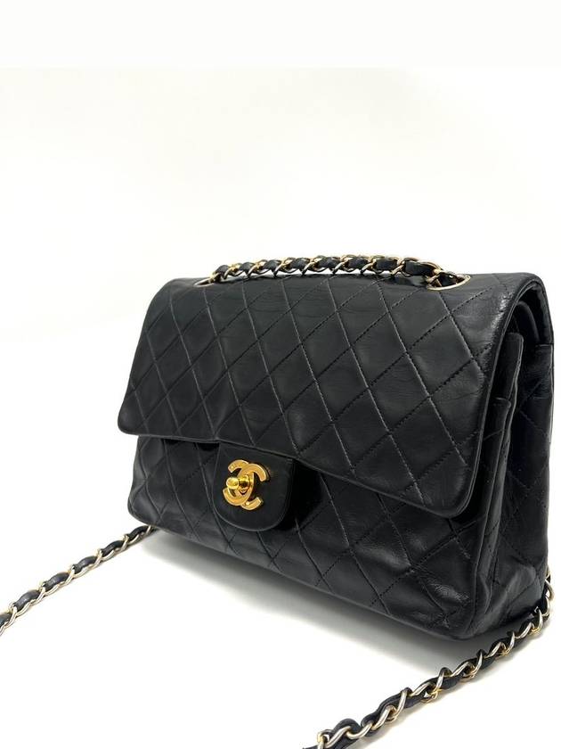 Lambskin classic medium shoulder bag - CHANEL - BALAAN 3