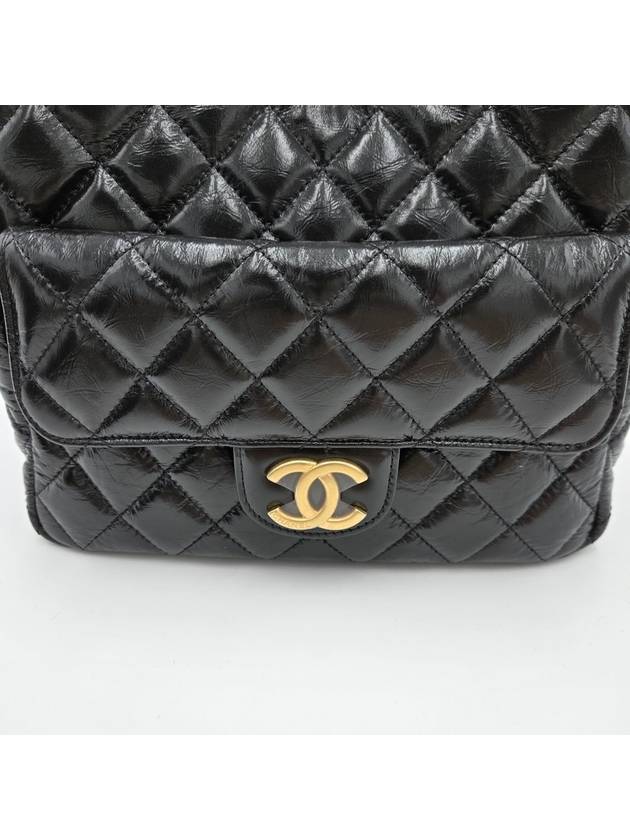 Hobo Handbag Shiny Crumpled Calfskin Gold Black - CHANEL - BALAAN 8