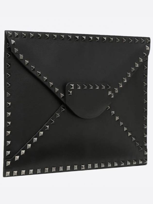 Rockstud Flap Leather Clutch Bag Black - VALENTINO - BALAAN 3