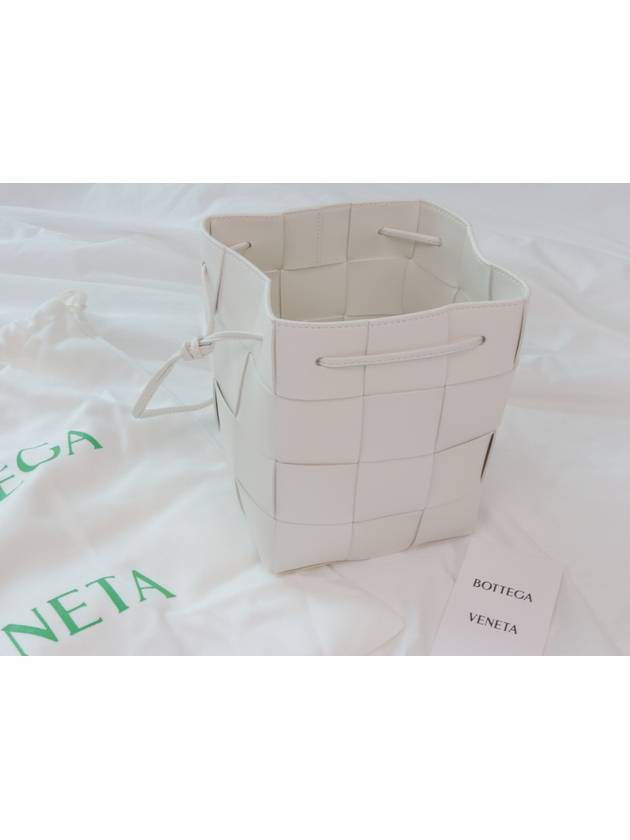 Intrecciato Cassette Small Bucket Bag White - BOTTEGA VENETA - BALAAN 3