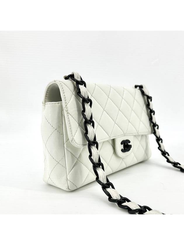 Black Classic Lambskin Flap Shoulder Bag - CHANEL - BALAAN 4