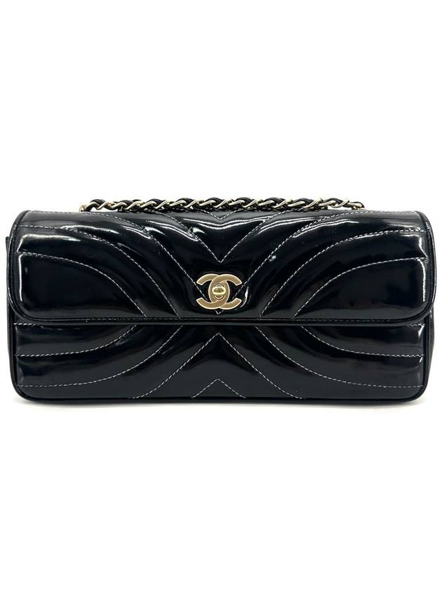 Chevron patent baguette shoulder bag chocolate bar - CHANEL - BALAAN 2