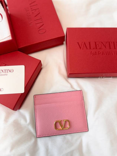 V Logo Signature Grainy Calfskin Card Wallet Pink - VALENTINO - BALAAN 2